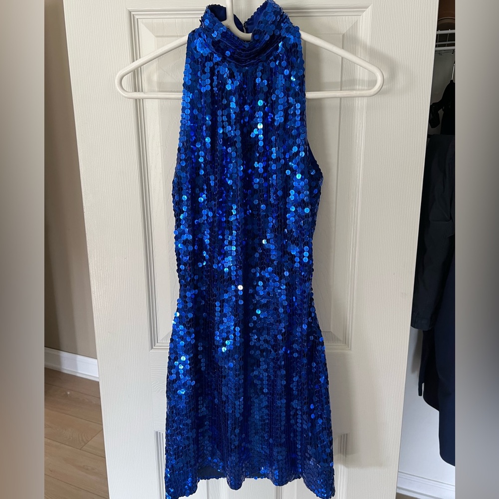BEAUTIFUL Blue Caché Soarkling Blue Evening Dress